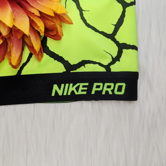 SOLD!! Nike Pro Neon Yellow/Green Sports Bra S - Picture 4 of 6